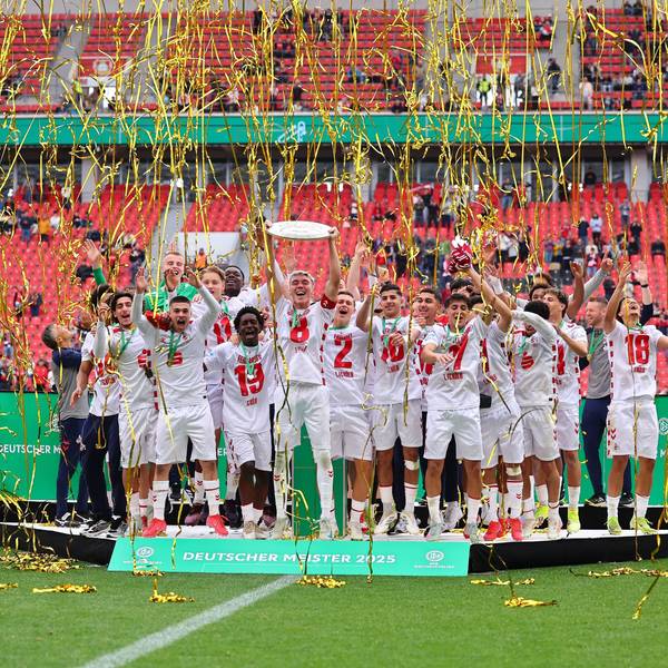 Kölner Spieler feiern den Gewinn der deutschen Meisterschaft Bayer 04 Leverkiusen vs 1. FC Koeln, Fussball, U19 DFB-Nachwuchsliga, 18.5.2025 DFB regulations prohibit any use of photographs as image sequences and/or quasi-video. Bayer 04 Leverkiusen vs 1. FC Koeln, Fussball, U19 DFB-Nachwuchsliga, 18.5.2025 Leverkusen *** Cologne players celebrate winning the German championship Bayer 04 Leverkiusen vs 1 FC Koeln, Football, U19 DFB Nachwuchsliga, 18 5 2025 DFB regulations prohibit any use of photographs as image sequences and or quasi video Bayer 04 Leverkiusen vs 1 FC Koeln, Football, U19 DFB Nachwuchsliga, 18 5 2025 Leverkusen Copyright: xEibner-Pressefotox EP_FWR
