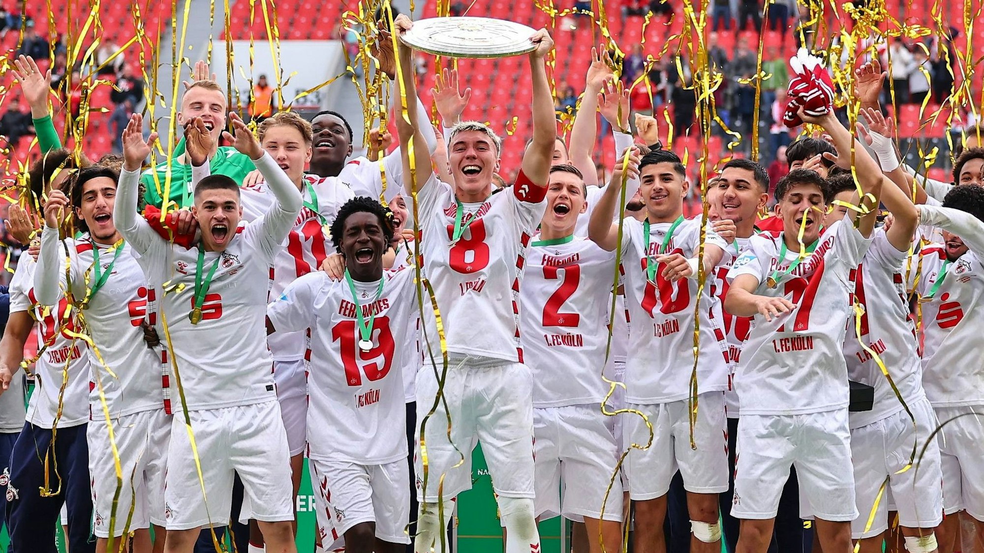 Kölner Spieler feiern den Gewinn der deutschen Meisterschaft Bayer 04 Leverkiusen vs 1. FC Koeln, Fussball, U19 DFB-Nachwuchsliga, 18.5.2025 DFB regulations prohibit any use of photographs as image sequences and/or quasi-video. Bayer 04 Leverkiusen vs 1. FC Koeln, Fussball, U19 DFB-Nachwuchsliga, 18.5.2025 Leverkusen *** Cologne players celebrate winning the German championship Bayer 04 Leverkiusen vs 1 FC Koeln, Football, U19 DFB Nachwuchsliga, 18 5 2025 DFB regulations prohibit any use of photographs as image sequences and or quasi video Bayer 04 Leverkiusen vs 1 FC Koeln, Football, U19 DFB Nachwuchsliga, 18 5 2025 Leverkusen Copyright: xEibner-Pressefotox EP_FWR