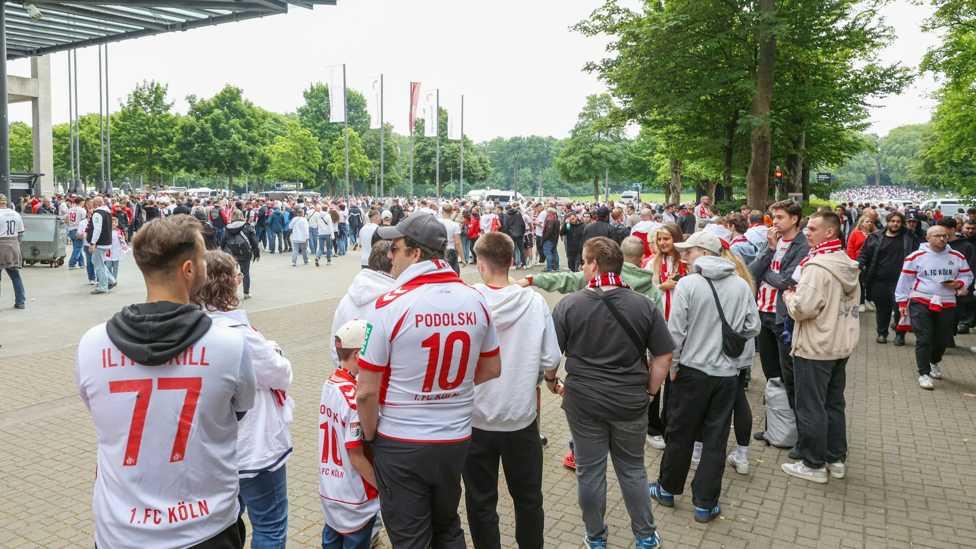 Treffen der aktiven Fanszene ab 11 Uhr an der Jahnwiese hinter der Südkurve des Rhein-Energie-Stadions unter dem Motto