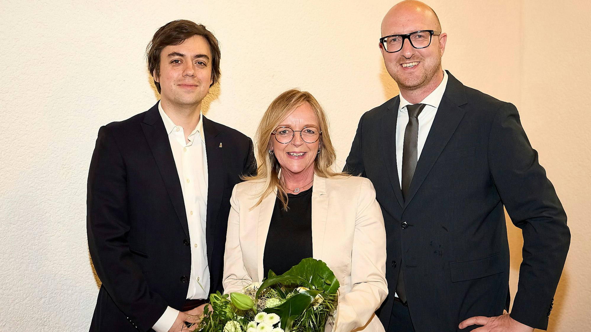 Schorn, Preiser-Marian und Pfennigs haben sich zum Foto aufgestellt.