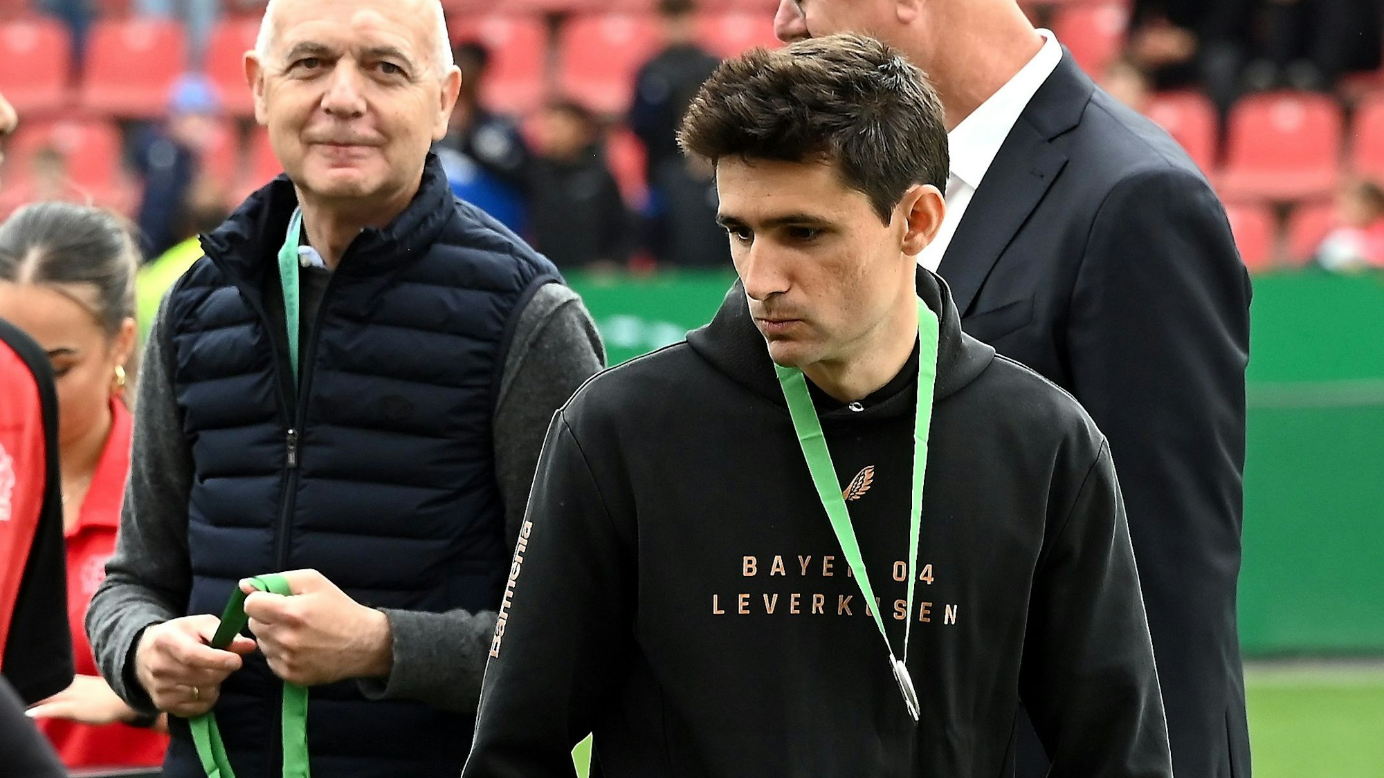 18.056.2025,Fussball-A-Junioren Bundesliga Finale
Bayer 04 Leverkusen - 1. FC Köln
Entäuschung bei Tr: Sergi Runge (Bayer)
Foto: Uli Herhaus