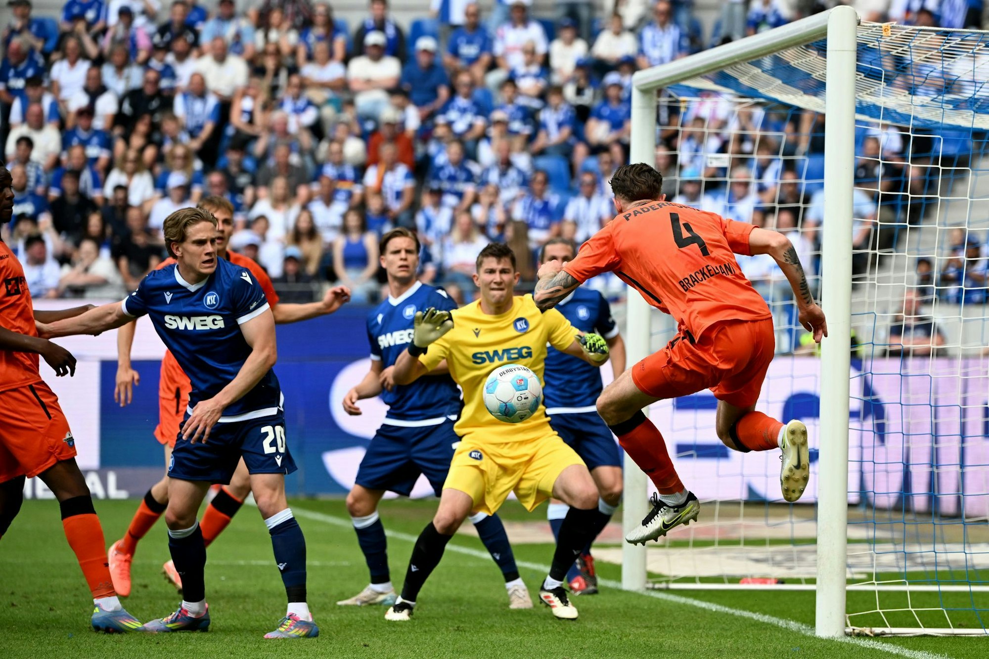 Spannung am letzten Spieltag zwischen Karlsruhe und Paderborn.