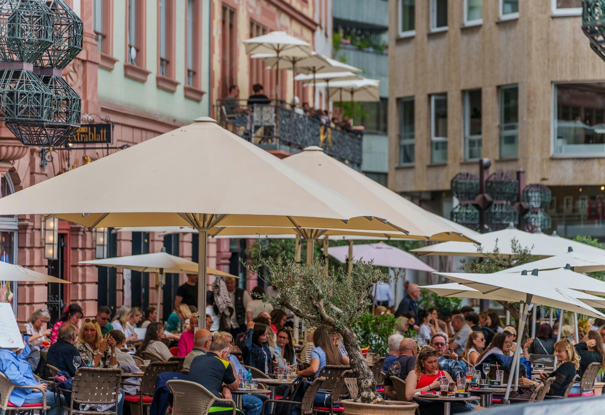 Biergärten und Caféterrassen - Mehr Raum für die Außengastro (Archivbild)