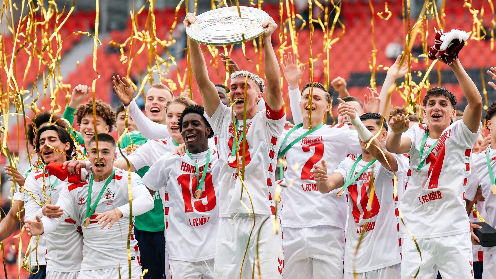 Finale Deutsche Meisterschaft U 19-DFB-Nachwuchsliga: Bayer 04 Leverkusen - 1. FC Köln 18.05.2025 1. FC Köln wird Meister in der U19-DFB-Nachwuchsliga. Finale Deutsche Meisterschaft der U 19-DFB-Nachwuchsliga: Bayer 04 Leverkusen - 1. FC Köln Leverkusen, BayArena am 18.05.2025 *** Final German Championship U 19 DFB Youth League Bayer 04 Leverkusen 1 FC Köln 18 05 2025 1 FC Köln becomes champion in the U19 DFB Youth League Final German Championship U 19 DFB Youth League Bayer 04 Leverkusen 1 FC Köln Leverkusen, BayArena on 18 05 2025 Copyright: xBEAUTIFULxSPORTS/Freisenx