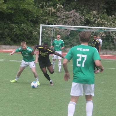 Jan-Luca Henseler gegen Benny Takula