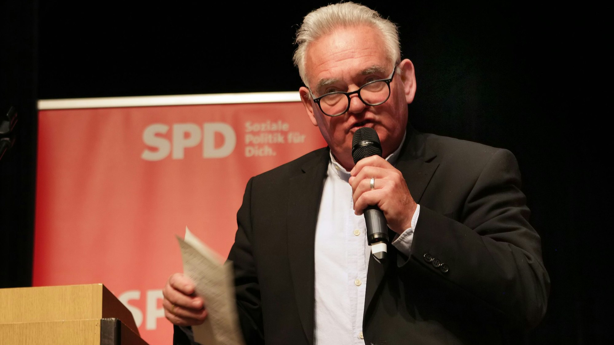 Harald Könen aus Elsdorf war ziemlich erbost darüber, dass ihm der Pulheimer Parteikollege Torsten Rekewitz den sicheren SPD-Listenplatz für die Kreistagswahl abnehmen wollte.