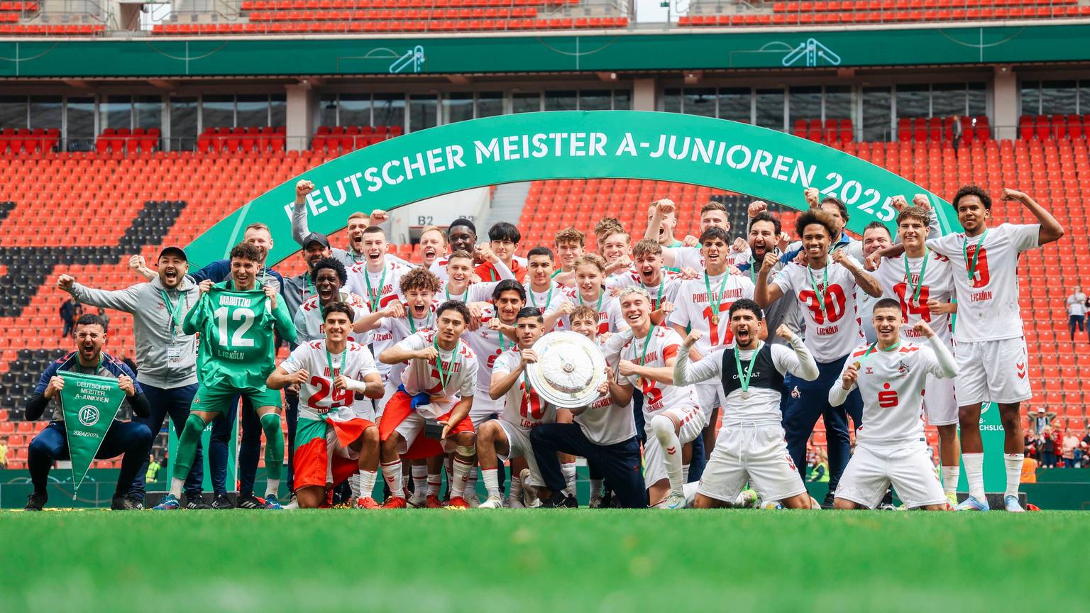 Finale Deutsche Meisterschaft U 19-DFB-Nachwuchsliga: Bayer 04 Leverkusen - 1. FC Köln 18.05.2025 1. FC Köln wird Meister in der U19-DFB-Nachwuchsliga. Finale Deutsche Meisterschaft der U 19-DFB-Nachwuchsliga: Bayer 04 Leverkusen - 1. FC Köln Leverkusen, BayArena am 18.05.2025 Copyright: xBEAUTIFULxSPORTS/Freisenx