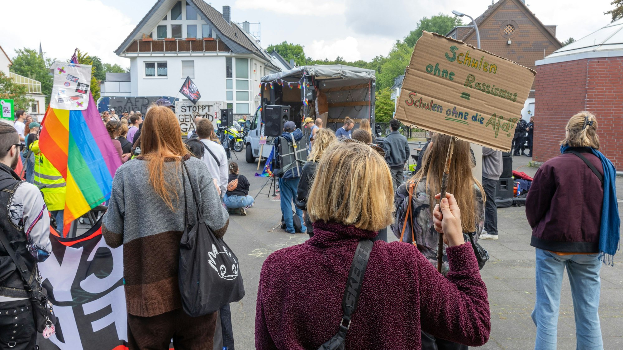 Die Stadtverwaltung Köln stellt dem AfD Kreisverband Köln Räume in der Schule Erich-Gutenberg Berufskolleg. Dagegen gibt es Proteste.