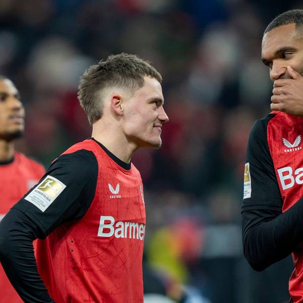 Florian Wirtz Bayer 04 Leverkusen, 10 enttäuscht. Jonathan Tah Bayer 04 Leverkusen, 4 redet mit ihn. 15.02.2025, Bayer Leverkusen - FC Bayern München, Fussball, Bundesliga, GER, Leverkusen, BayArena, Saison 24 25, 22. Spieltag DFL regulations prohibit any use of photographs as image sequences and/or quasi-video. *** Florian Wirtz Bayer 04 Leverkusen, 10 disappointed Jonathan Tah Bayer 04 Leverkusen, 4 talks to him 15 02 2025, Bayer Leverkusen FC Bayern Munich, Football, Bundesliga, GER, Leverkusen, BayArena, Season 24 25, 22 Matchday DFL regulations prohibit any use of photographs as image sequences and or quasi video Copyright: HMBxMedia/xMarcoxBader