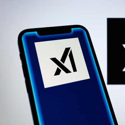 Der KI-Chatbot gehört zu Musks Firma xAI. (Archivbild)