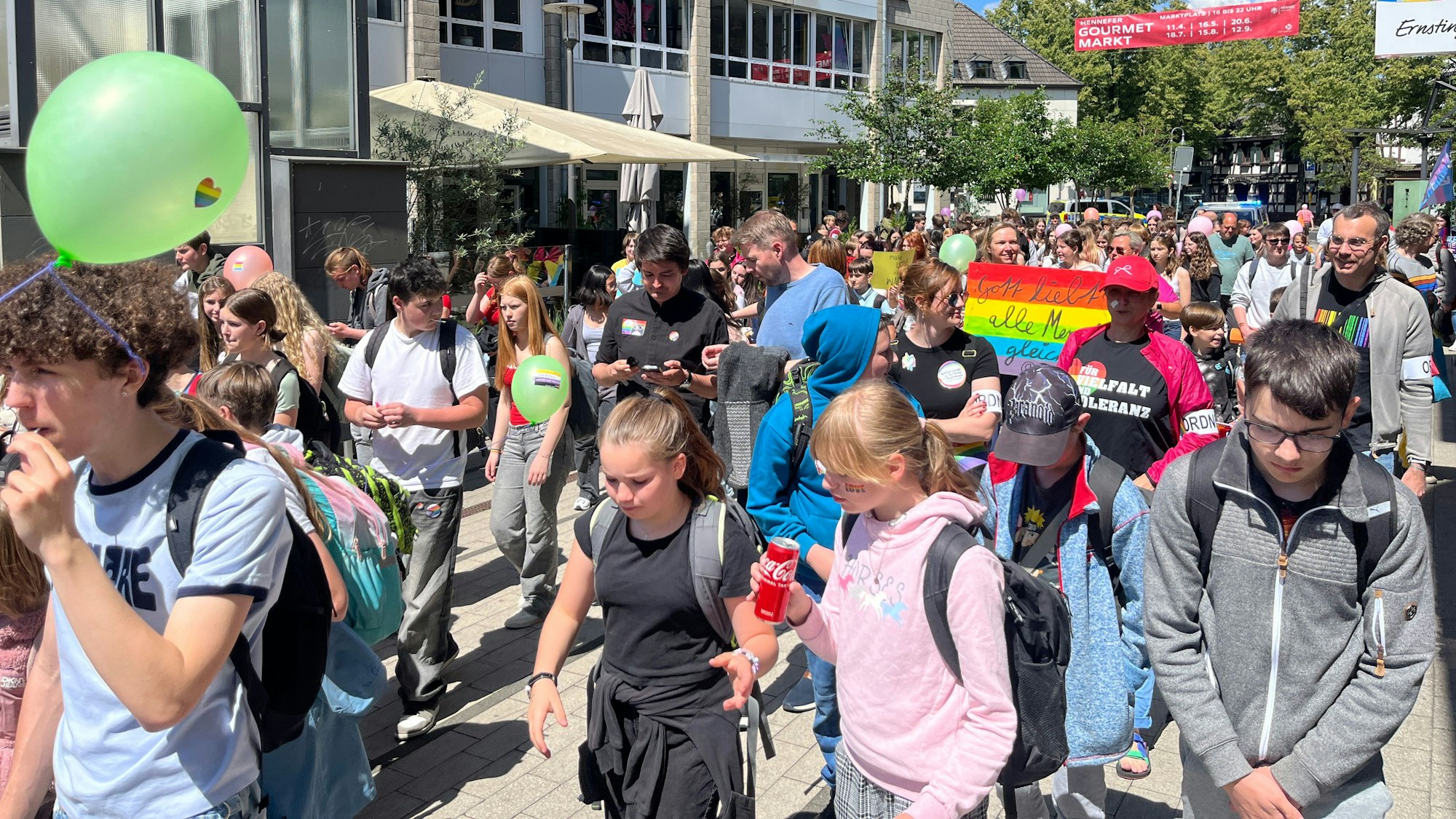 Das Amt für Kinder, Jugend und Familien sowie die Schulen organisierten Demo und Kuundgebung zum Idahobit, dem Internationalen Tag gegen Homo- und Transphobie.