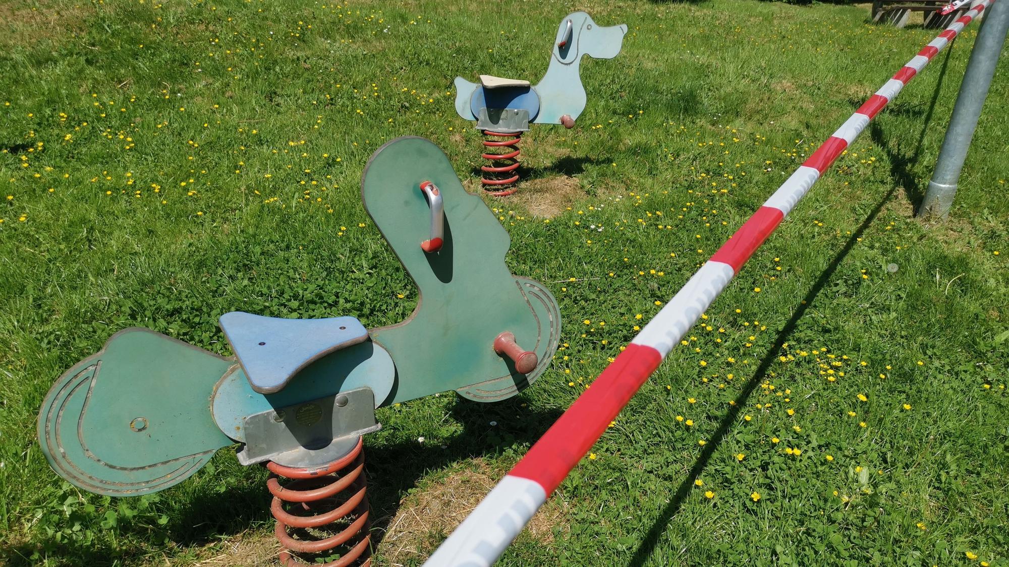 Dieser Spielplatz in Morenhoven ist gesperrt.