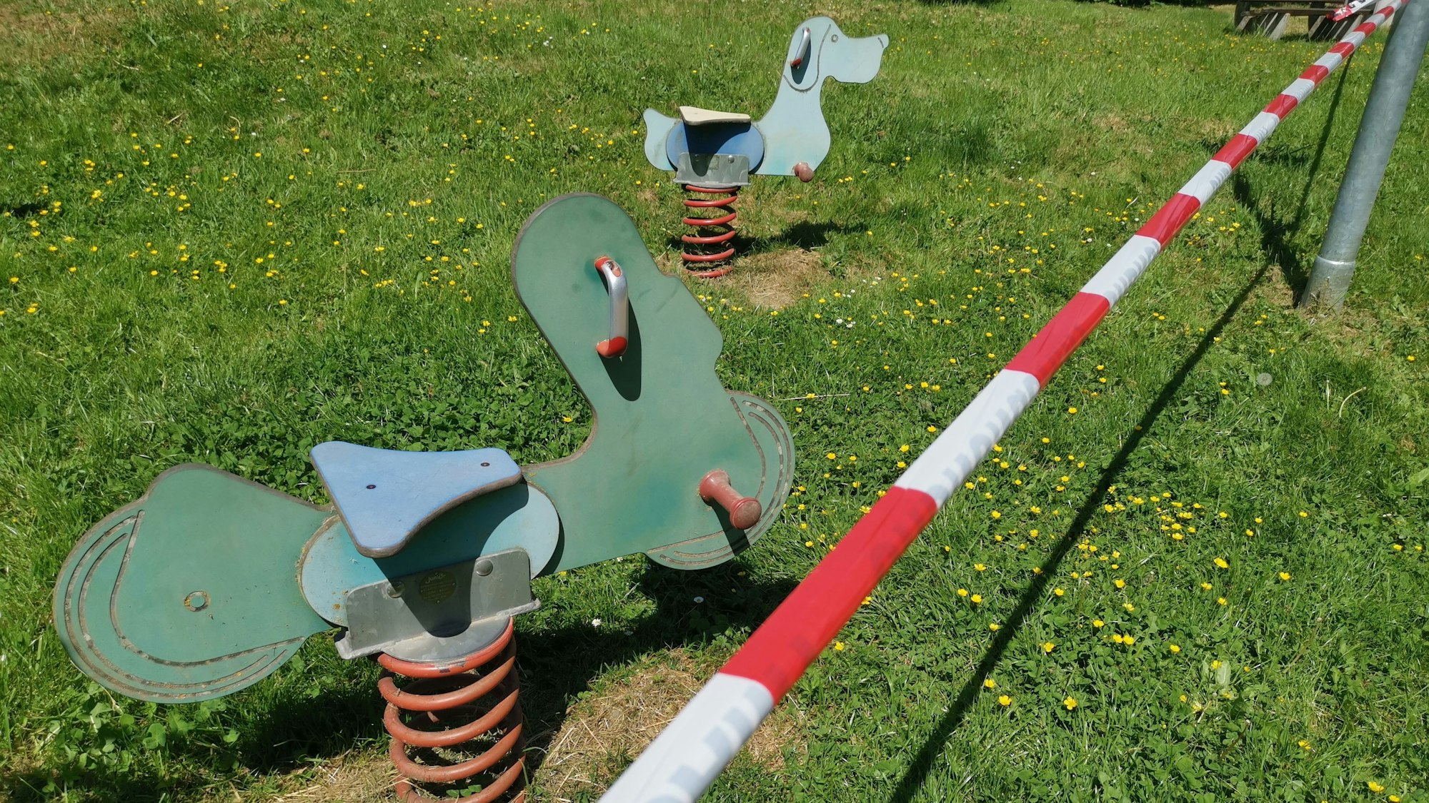 Dieser Spielplatz in Morenhoven ist gesperrt.