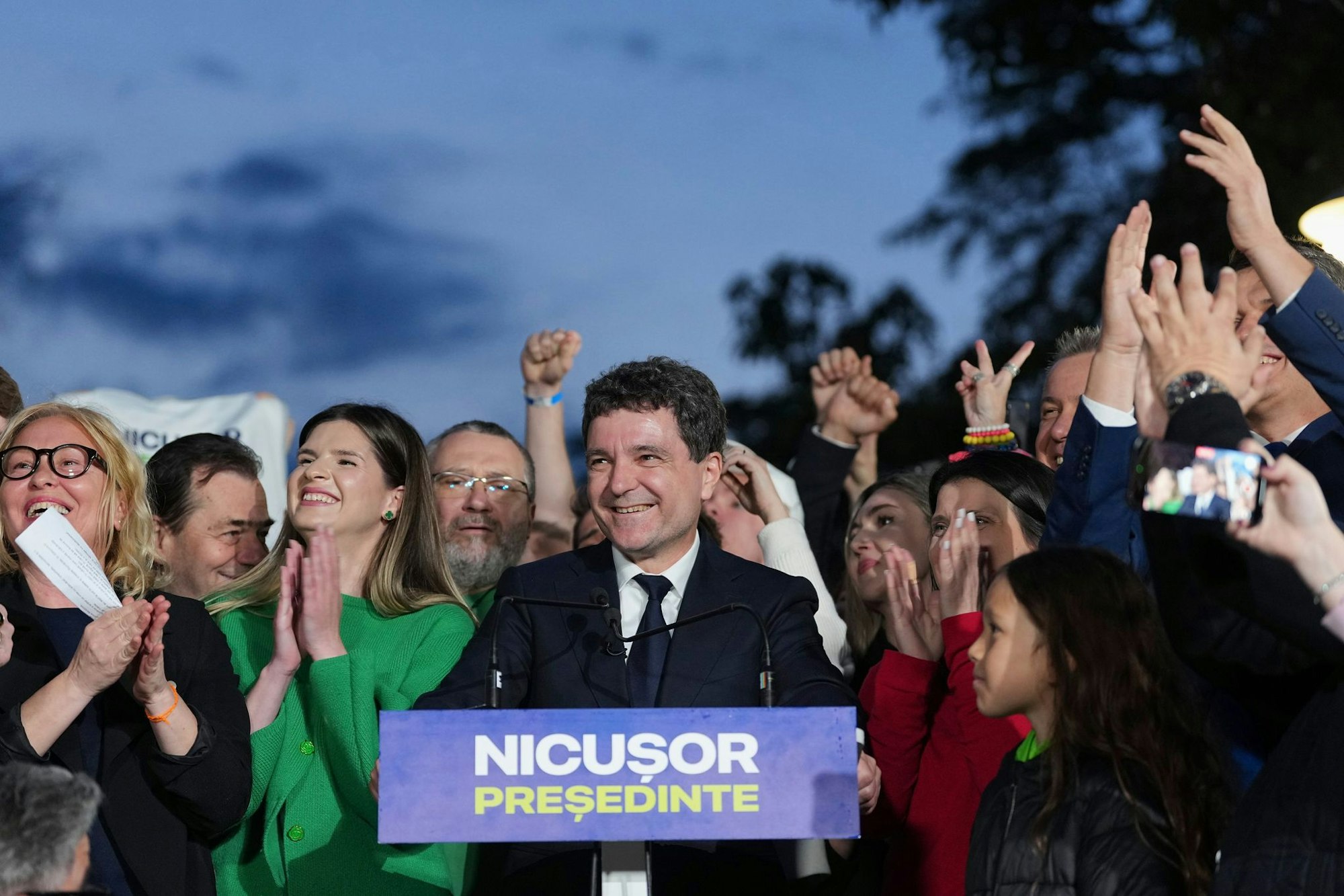Der Pro-Europäer Nicusor Dan hat die Präsidentenwahl in Rumänien gewonnen.