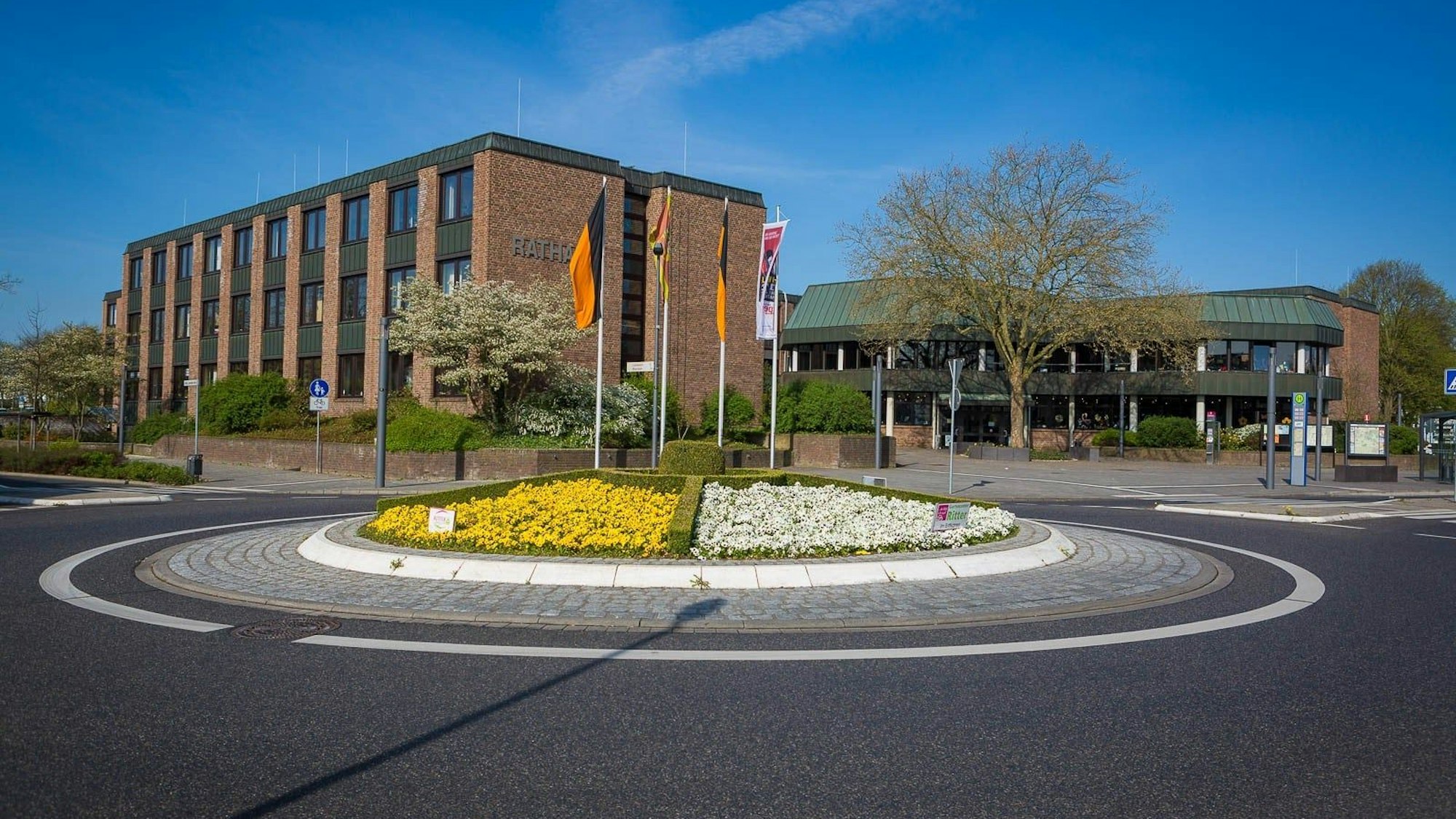 Auf dem Foto ist das Kerpener Rathaus zu sehen.