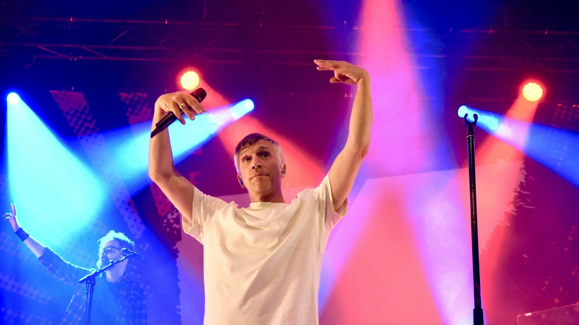 Kasalla-Frontmann Basti Campmann beim Konzert in Siegburg