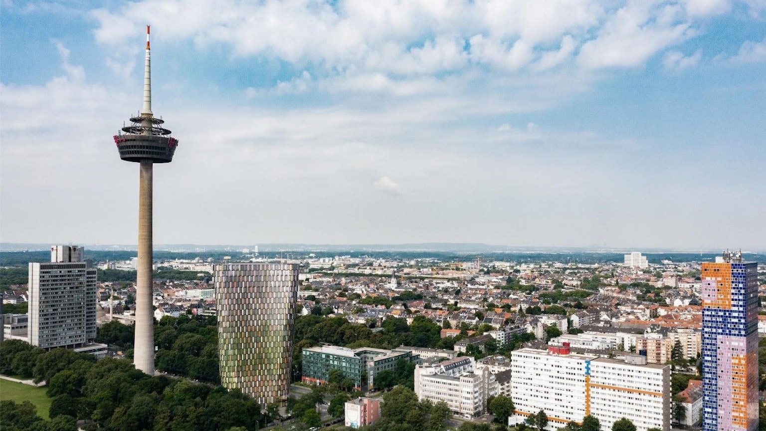 Das neue Hochhaus von Art-Invest soll 96 Meter hoch sein (Mitte). Das Telekom-Haus misst 101 Meter, das Herkules-Hochhaus 103 Meter, der Fernsehturm 266 Meter.