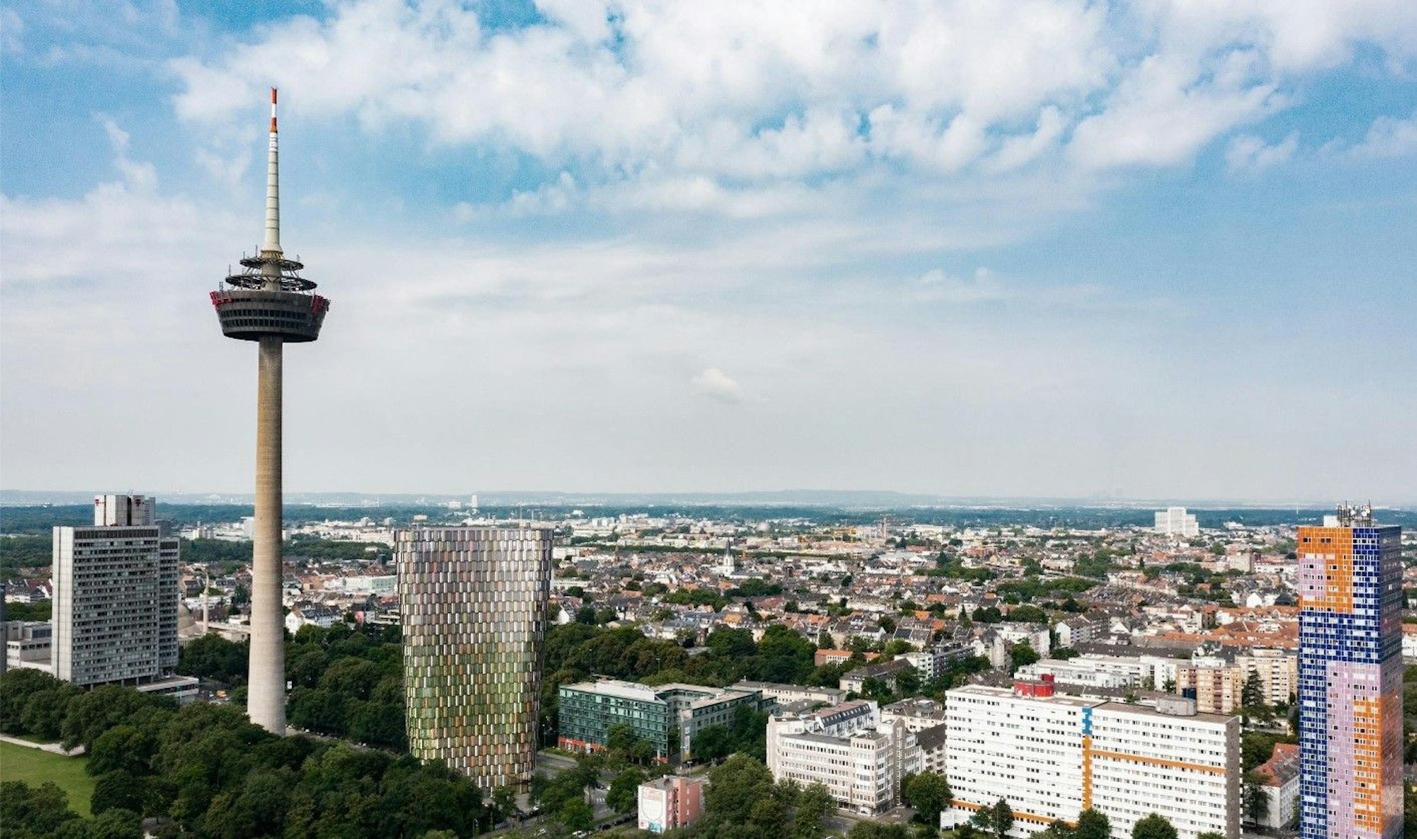 Das neue Hochhaus von Art-Invest soll 96 Meter hoch sein (Mitte). Das Telekom-Haus misst 101 Meter, das Herkules-Hochhaus 103 Meter, der Fernsehturm 266 Meter.