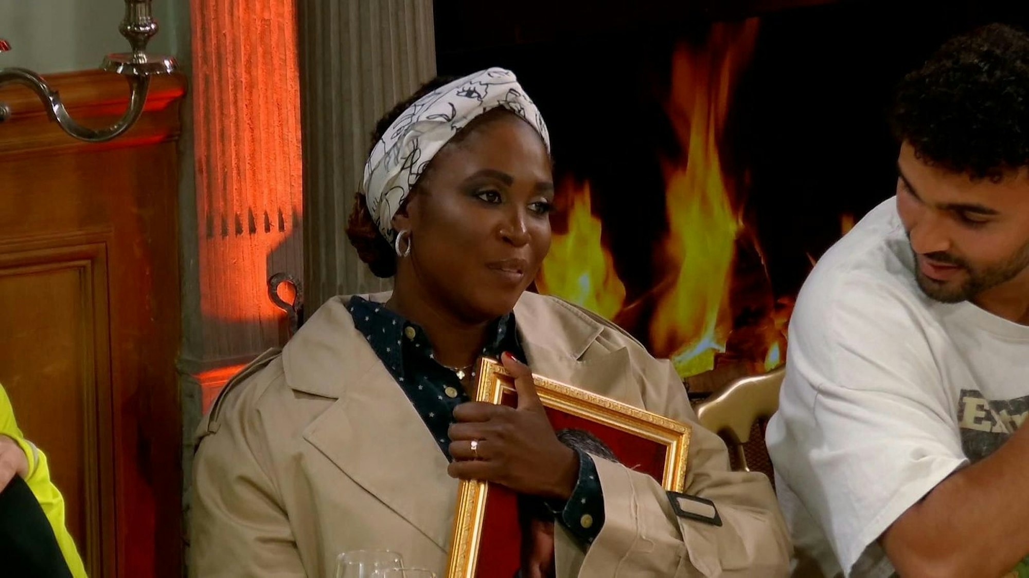 Joachim Llambi ist ermordet worden. Motsi Mabuse gibt bei „Die Verräter“ (RTL) nach außen die Trauernde - dabei hatte sie gefordert: „Llambi muss weg!“ (Bild: RTL)