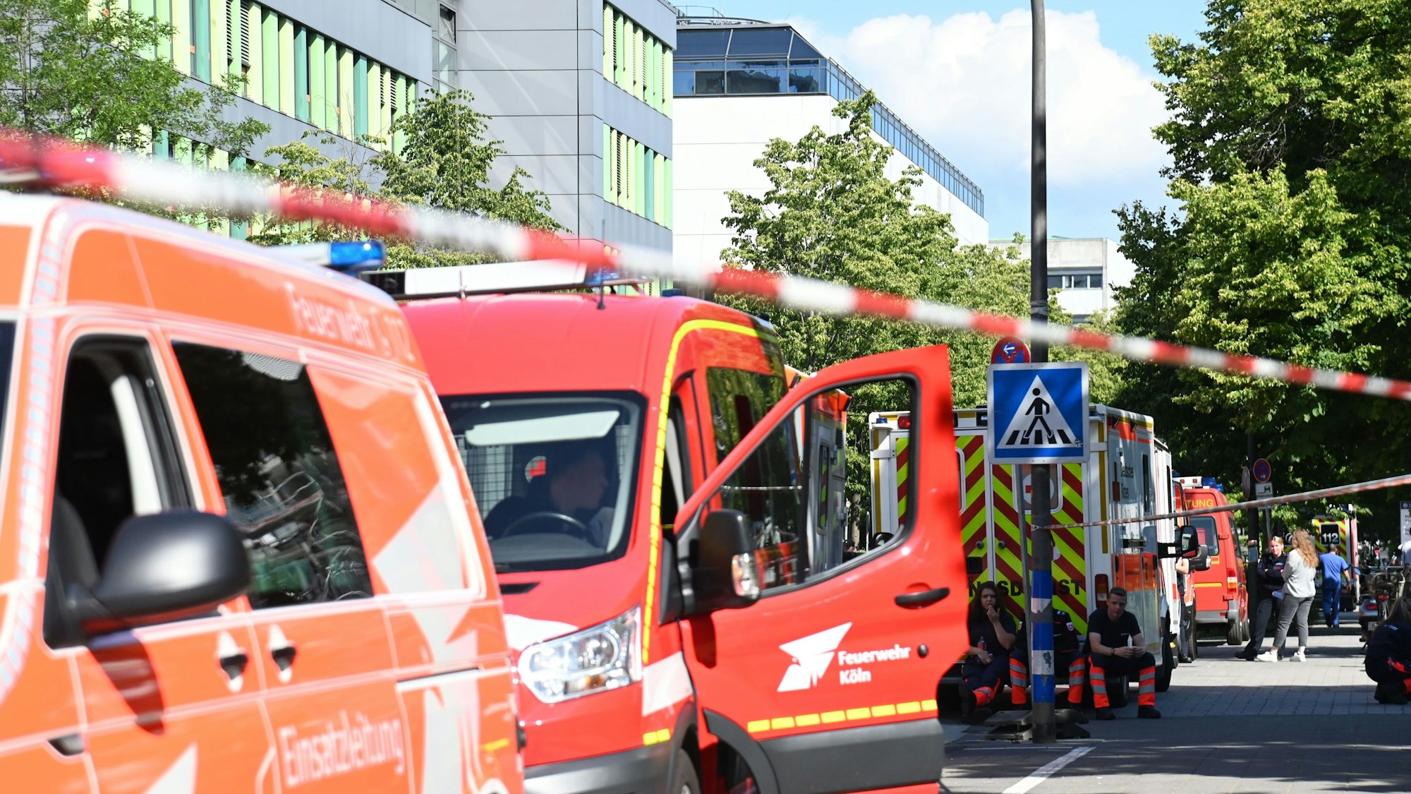 Evakuierung der Uniklinik nach Bombenfund am Leiblplatz. Foto: Alexander Schwaiger
