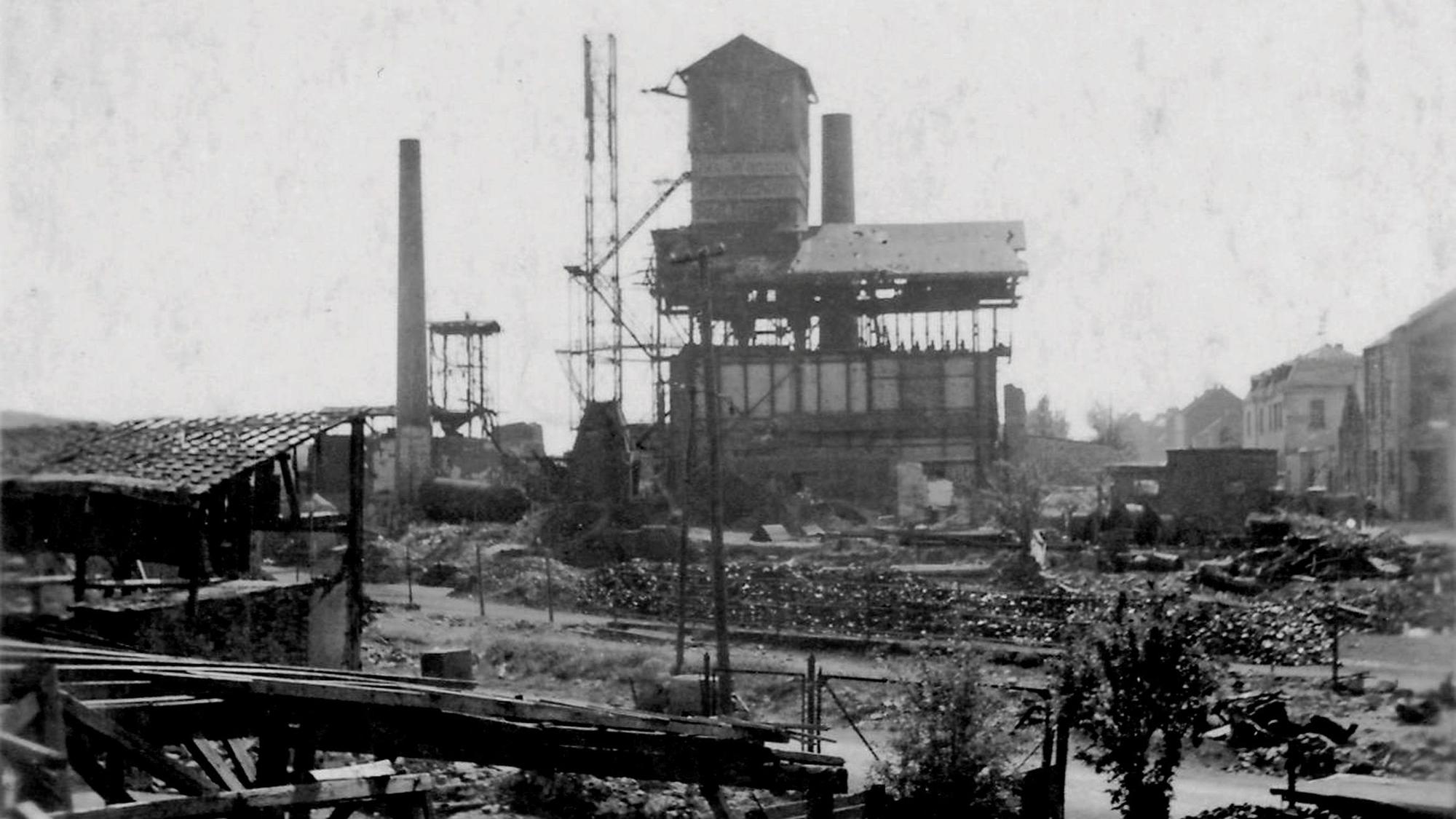 Die historische Schwarz-Weiß-Aufnahme zeigt das einstige Gaswerk an der Roitzheimer Straße in Euskirchen.