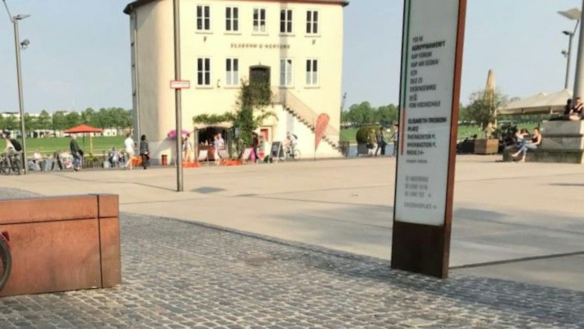 Die Crêpes Lounge am Rheinauhafen