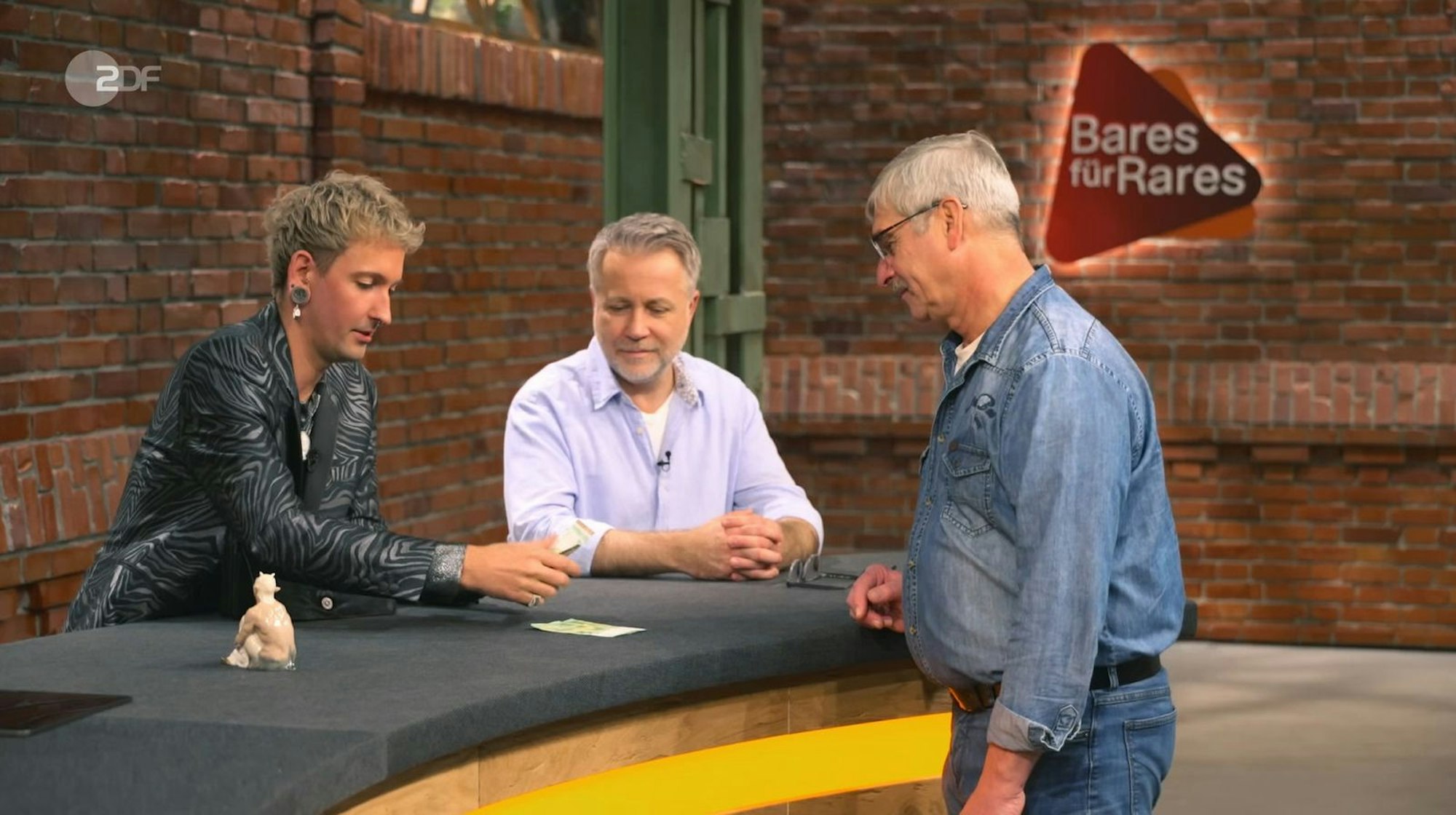 Fabian Kahl war es, der den Faun für 450 Euro ergatterte: „Ich konnte diesem Blick nicht widerstehen.“ Ob er im Gesicht wohl auch die Züge von Horst Lichter erkannte? (Bild: ZDF)