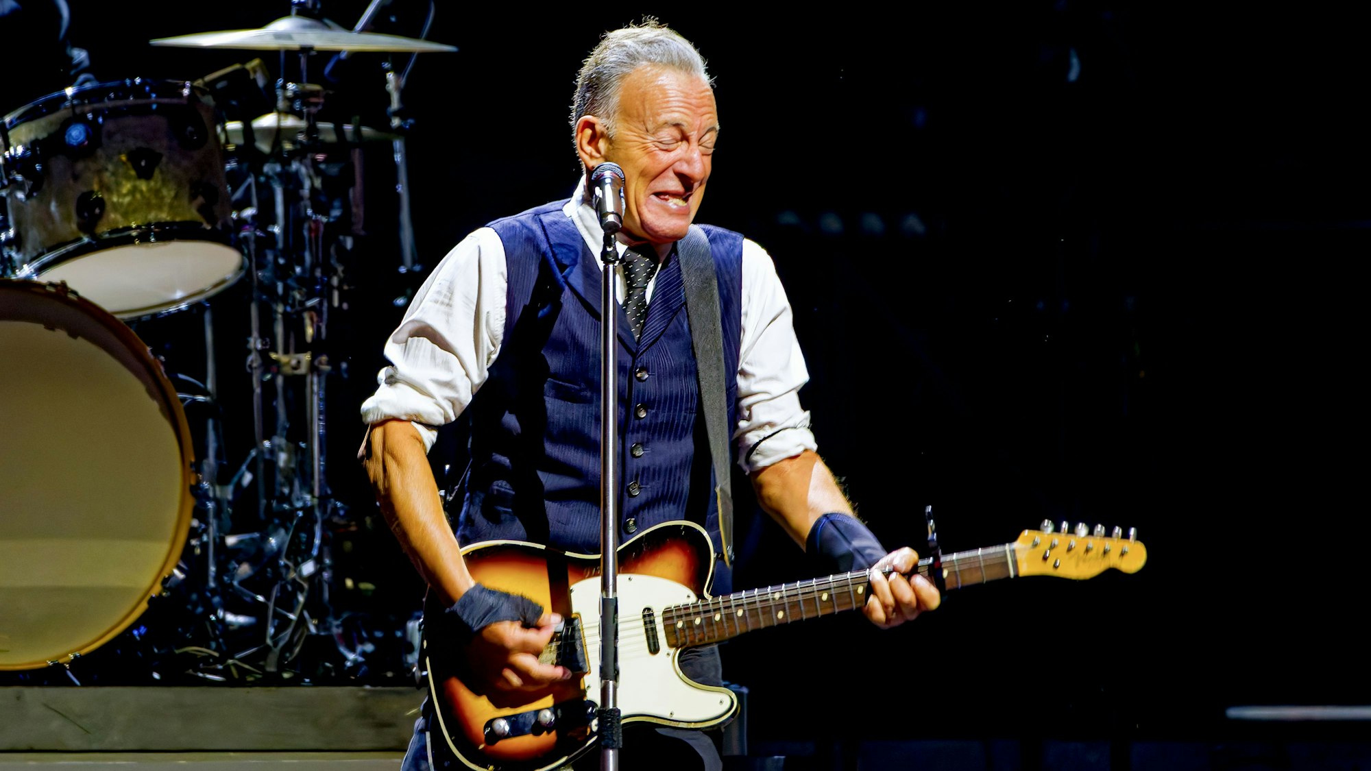 Bruce Springsteen und die E Street Band spielen in der Co-op Live Arena in Manchester, England, bei der Eröffnung der „The Land of Hope and Dreams“-Tour. (Archivbild)