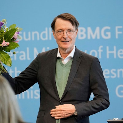 Karl Lauterbach wurde Anfang Mai mit Blumen aus dem Amt des Gesundheitsministers verabschiedet.