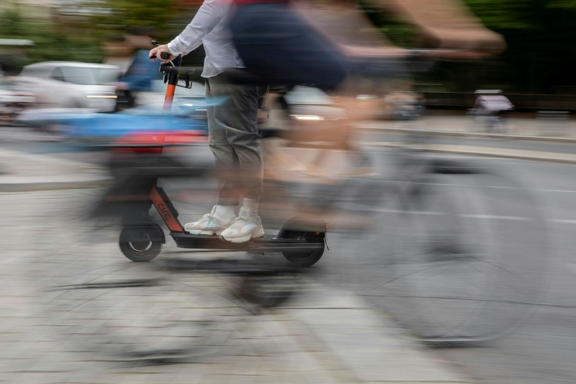 Vor dem Kauf prüfen: Ein E-Scooter braucht eine Allgemeine Betriebserlaubnis (ABE), sonst darf er nicht auf öffentlichen Straßen fahren.
