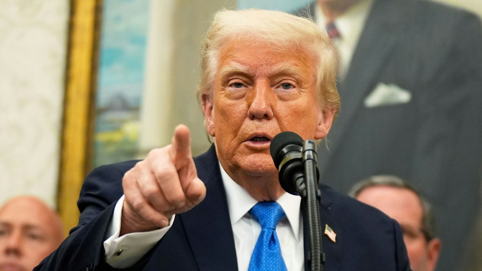 US-Präsident Donald Trump streut Zweifel daran, dass die Krebserkrankung seines Amtsvorgängers Joe Biden erst jetzt bekannt wurde.