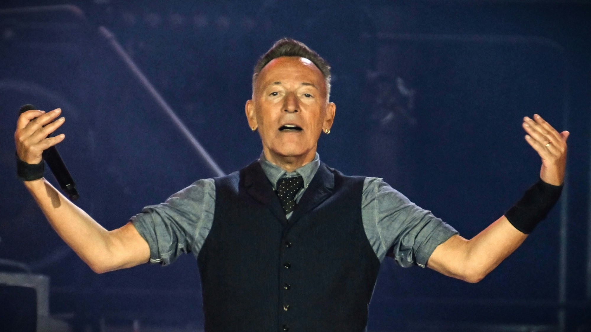 Bruce Springsteen and the E Street Band play first night of European leg of their 2024 tour at Principality Stadium. Cardiff, Wales Bruce Springsteen and the E Street Band play first night of European leg of their 2024 tour at Principality Stadium. Cardiff, Wales, PUBLICATIONxNOTxINxUKxFRAxUSA Copyright: xJulesxAnnanx/xAvalonx 0870573039