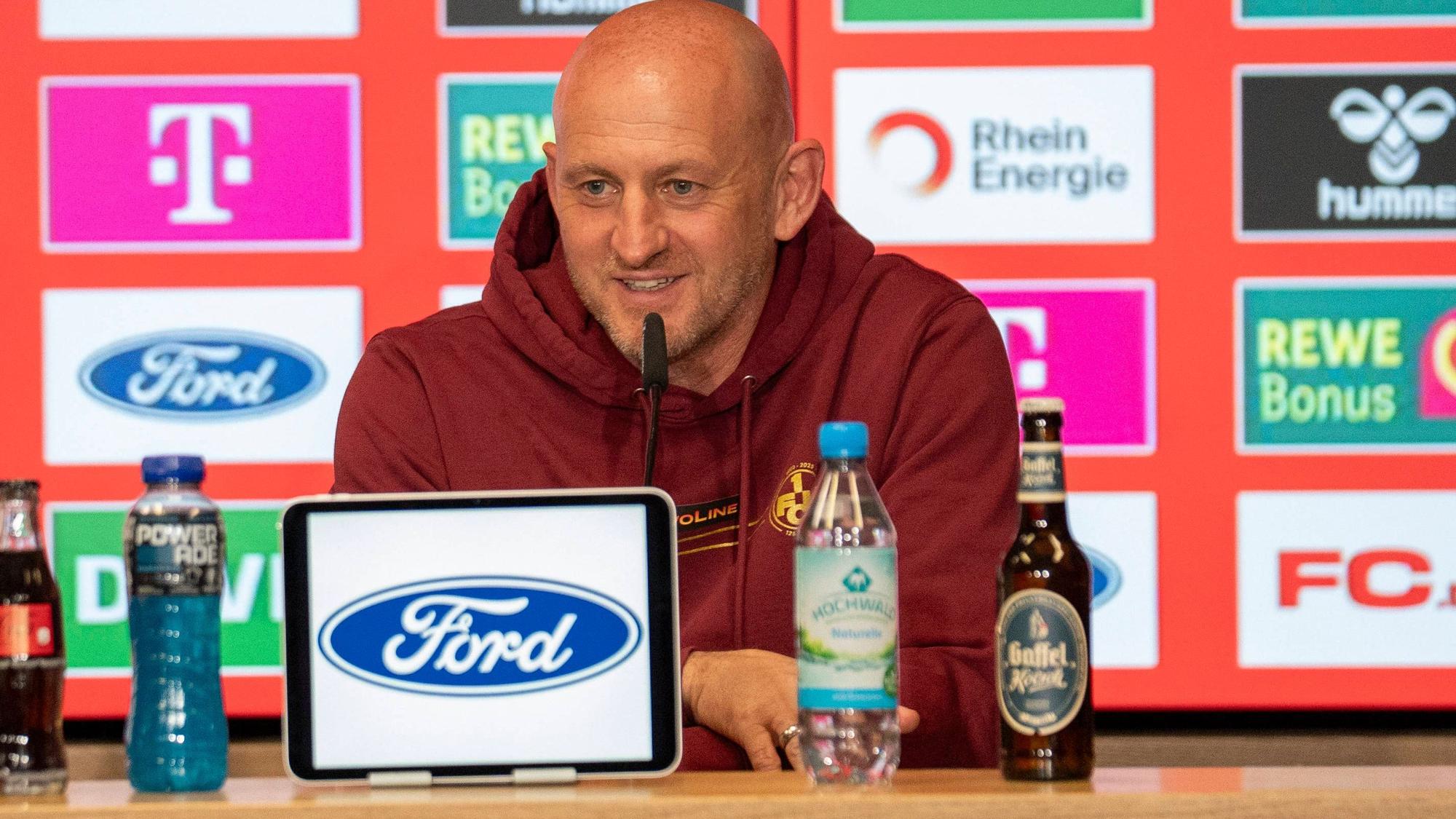 Torsten Lieberknecht über Friedhelm Funkel: „Er ist topfit, kein Gramm Fett dran. Er kann feiern wie ein Biest. Ich kann nur den Rat geben: Macht die Schatulle auf und haltet ihn“.