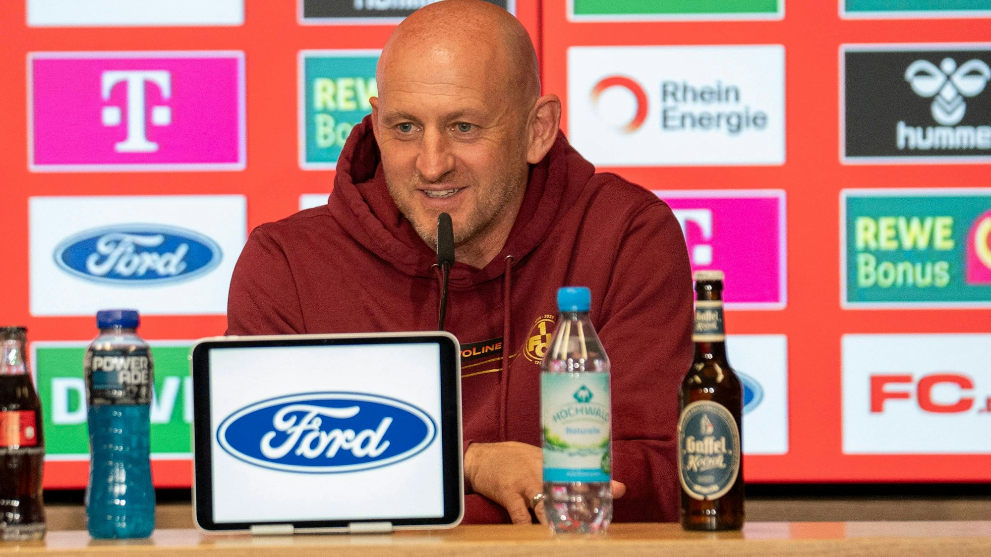 Torsten Lieberknecht über Friedhelm Funkel: „Er ist topfit, kein Gramm Fett dran. Er kann feiern wie ein Biest. Ich kann nur den Rat geben: Macht die Schatulle auf und haltet ihn“.