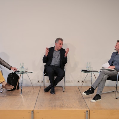 „frank&frei“-Talk mit Andreas Püttmann, Volker Resing und Moderator Joachim Frank (v.l.n.r.) in der Karl-Rahner-Akademie.