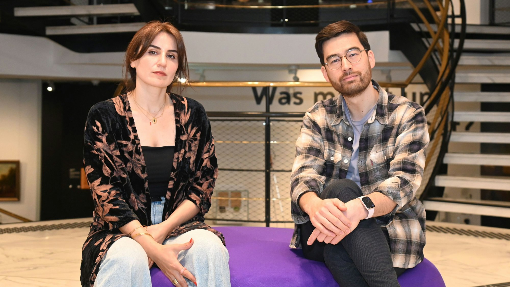 Karosh Taha mit Yannic Han Biao Federer im Kölnischen Stadtmuseum.