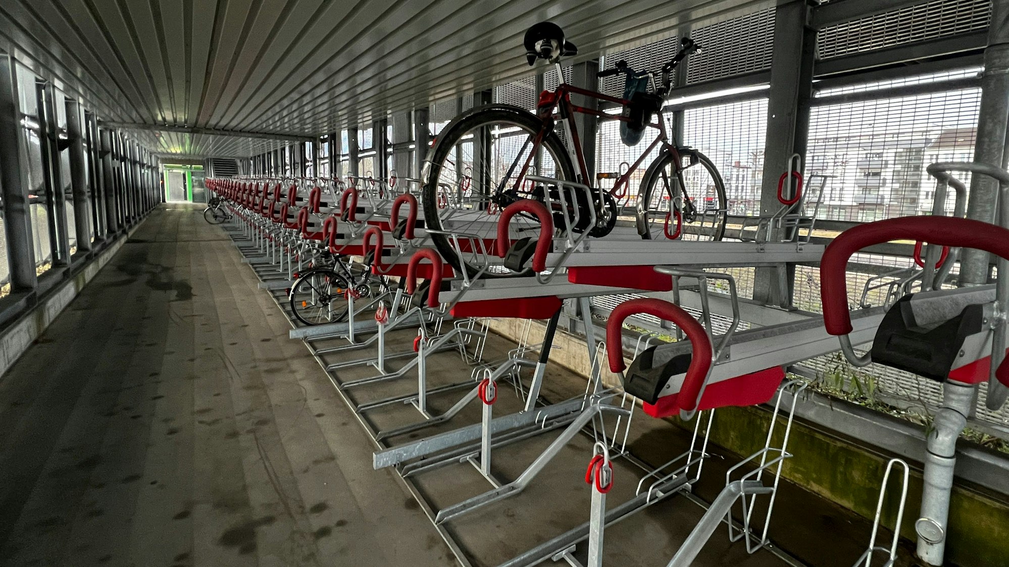 Fahrräder im Fahrradparkhaus Opladen