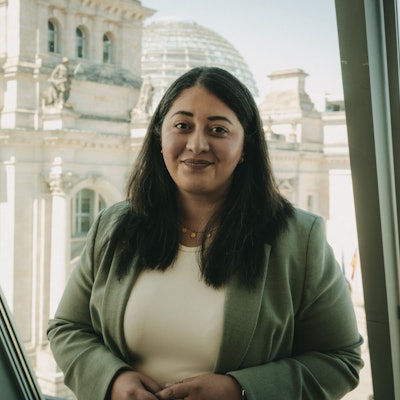 Die Kölner SPD-Bundestagsabgeordnete Sanae Abdi (38) hat das umstrittene Manifest zur künftigen Sicherheitspolitik unterzeichnet.