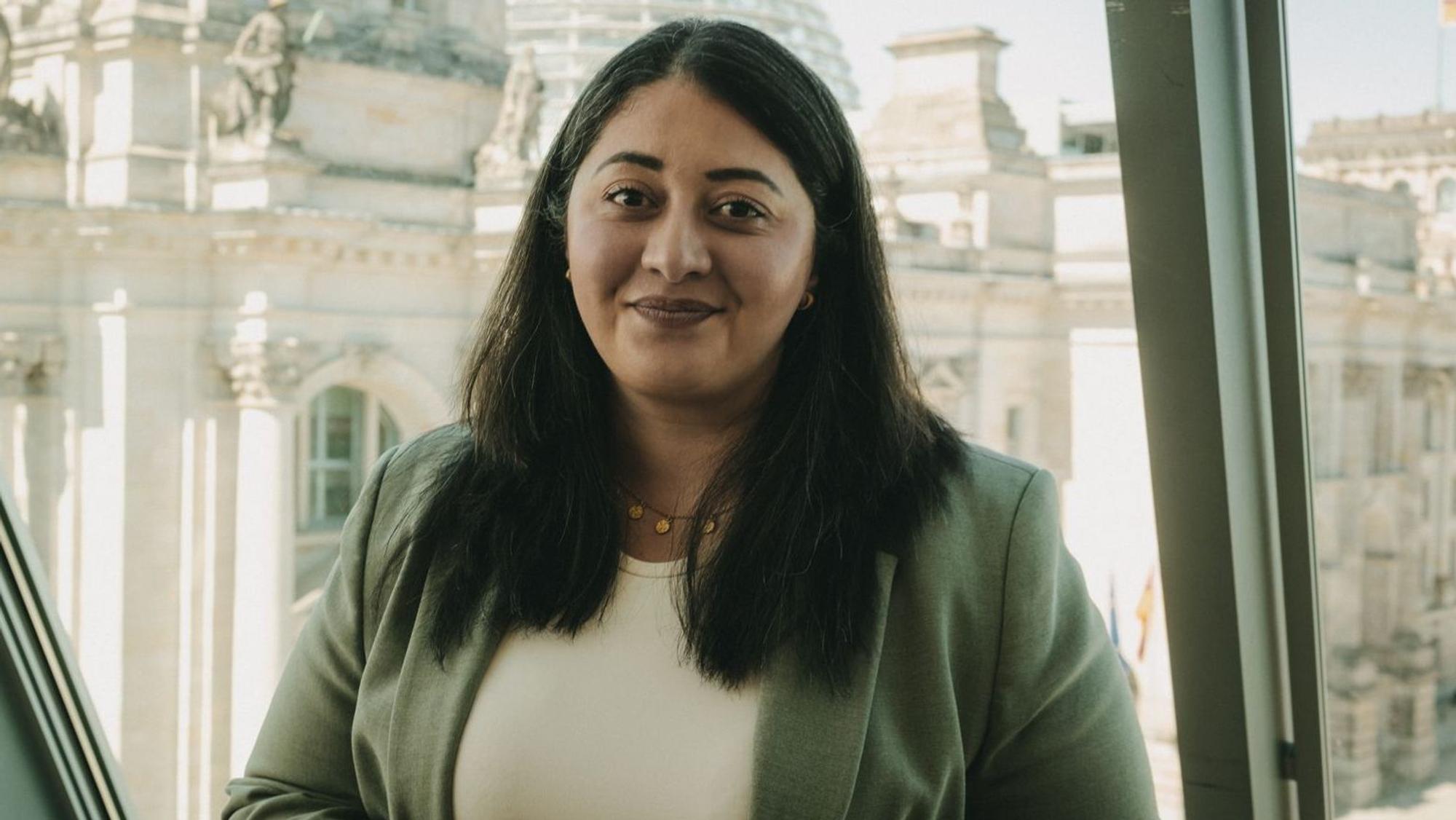 Die Kölner SPD-Bundestagsabgeordnete Sanae Abdi (38) hat das umstrittene Manifest zur künftigen Sicherheitspolitik unterzeichnet.
