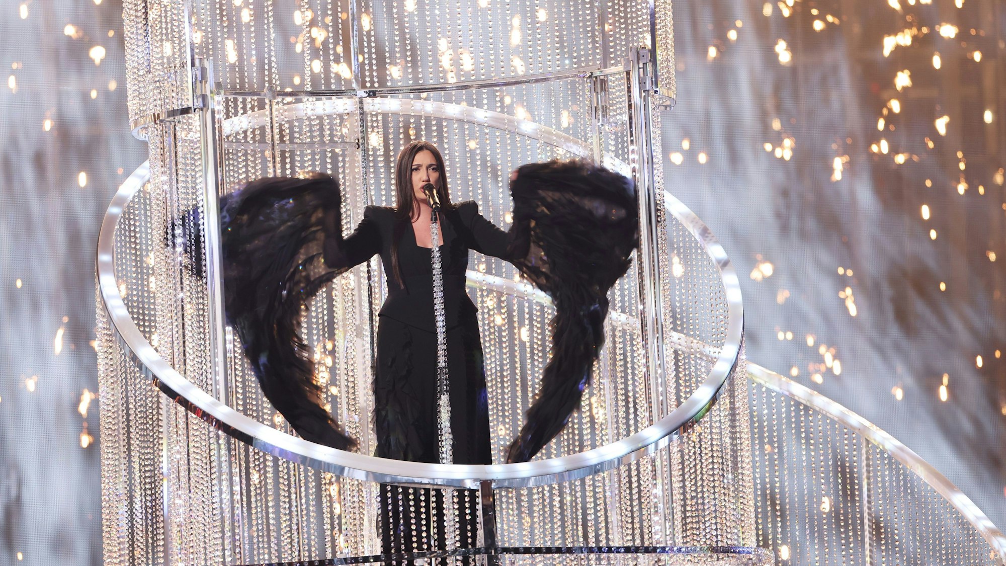 Yuval Raphael aus Israel im Finale des 69. Eurovision Song Contest (ESC 2025).