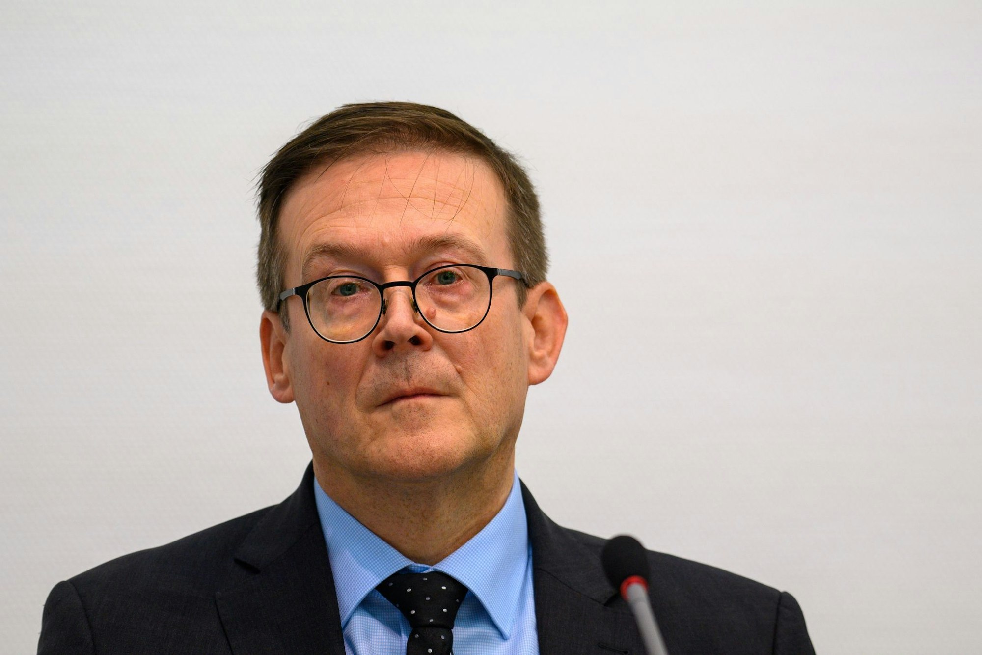 Als Beauftragter der Bundesregierung für die Anliegen von Betroffenen von terroristischen und extremistischen Anschlägen im Inland steht Roland Weber auch den Betroffenen des Angriffs vor der Bielefelder Bar zur Seite (Archivbild).