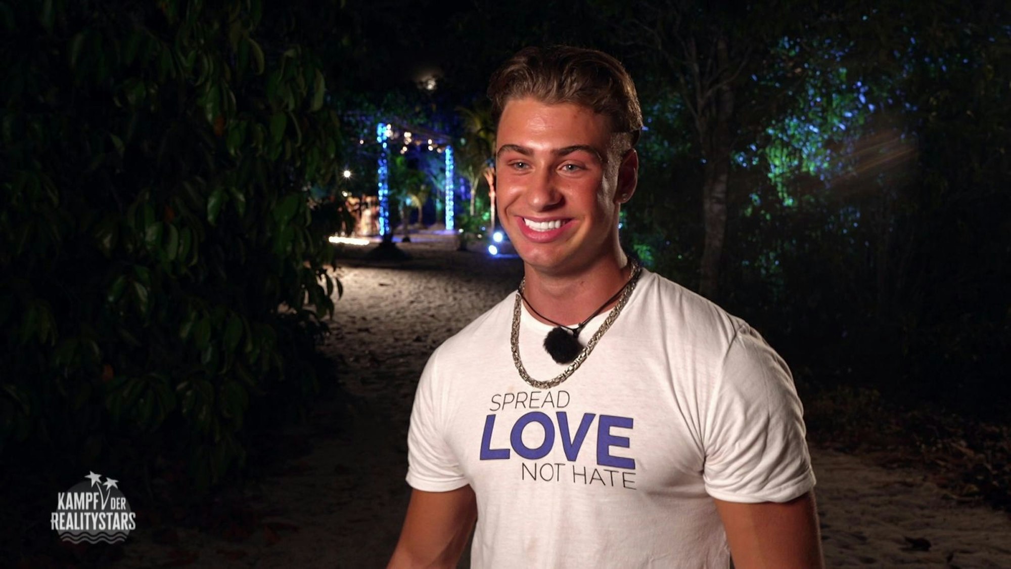 Daymian Weiß wurde von Pinar und Christin eliminiert. Auch, weil er das „Format verwechselt“ habe. Die Rüge: KDRS sei keine Dating-Show. (Bild: RTLZWEI)