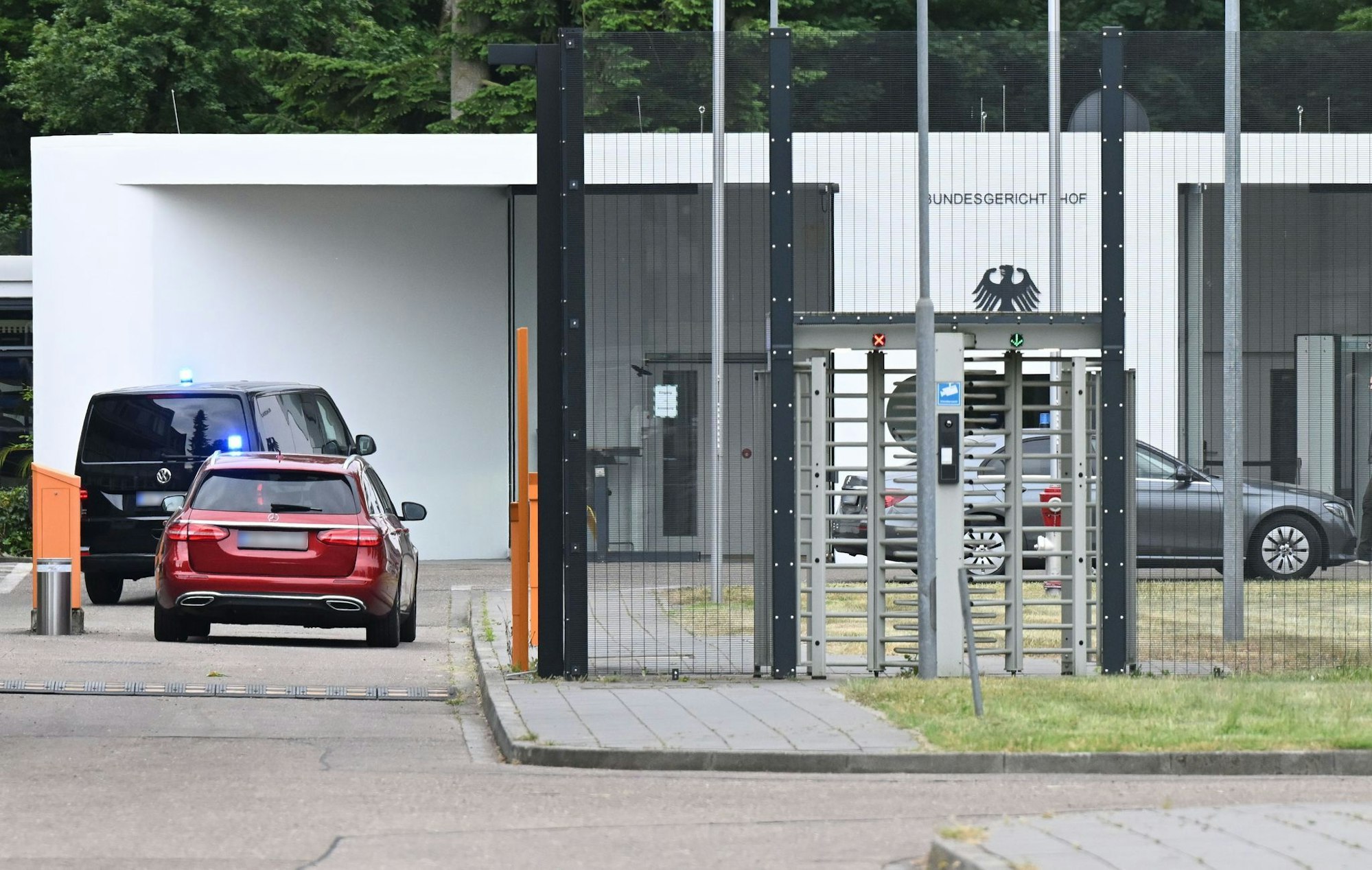 Die Beschuldigten sollen am Mittwoch in Karlsruhe vorgeführt werden.