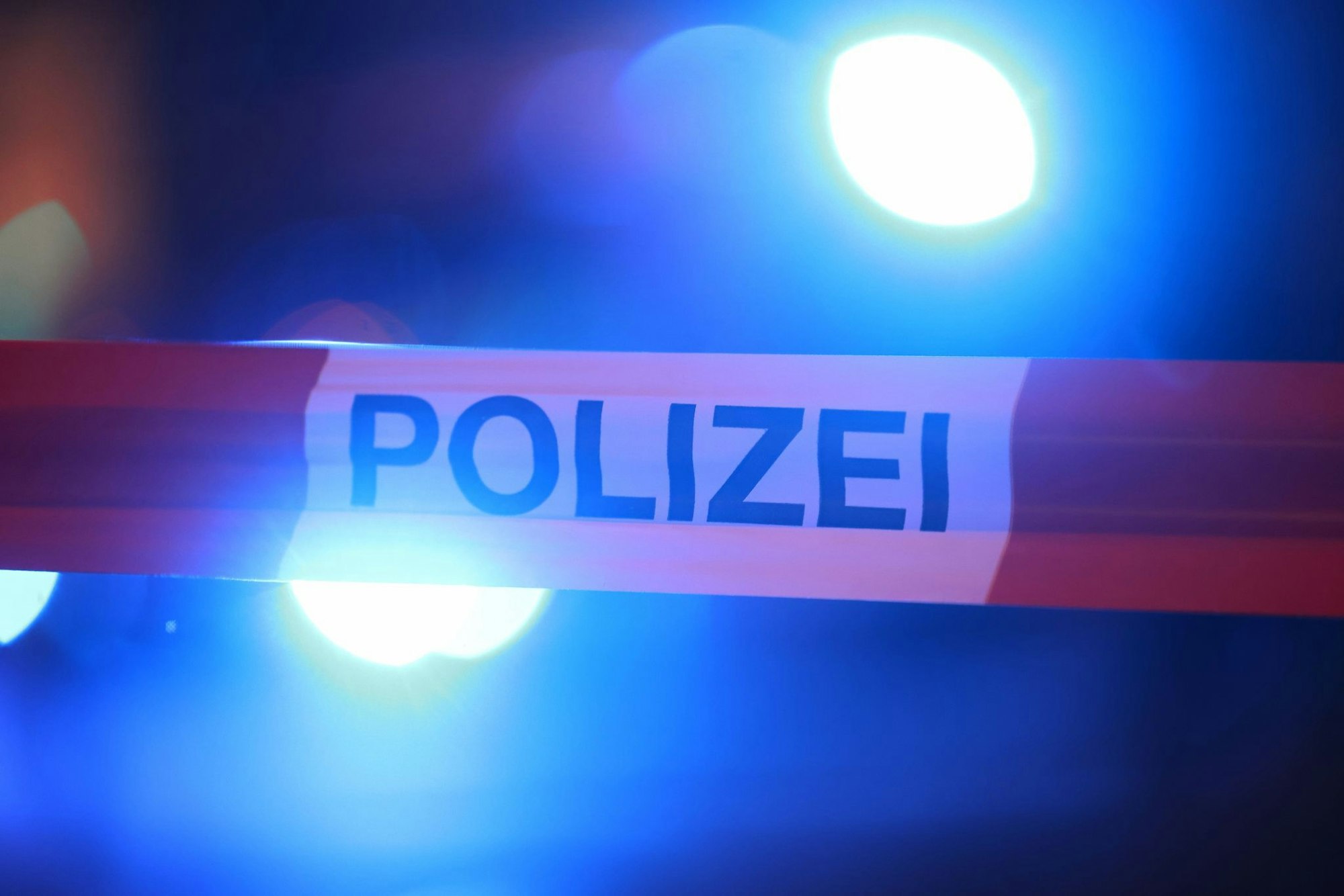 Zwei Männer haben in einer Bankfiliale einen Geldautomaten in die Luft gesprengt. (Symbolbild)