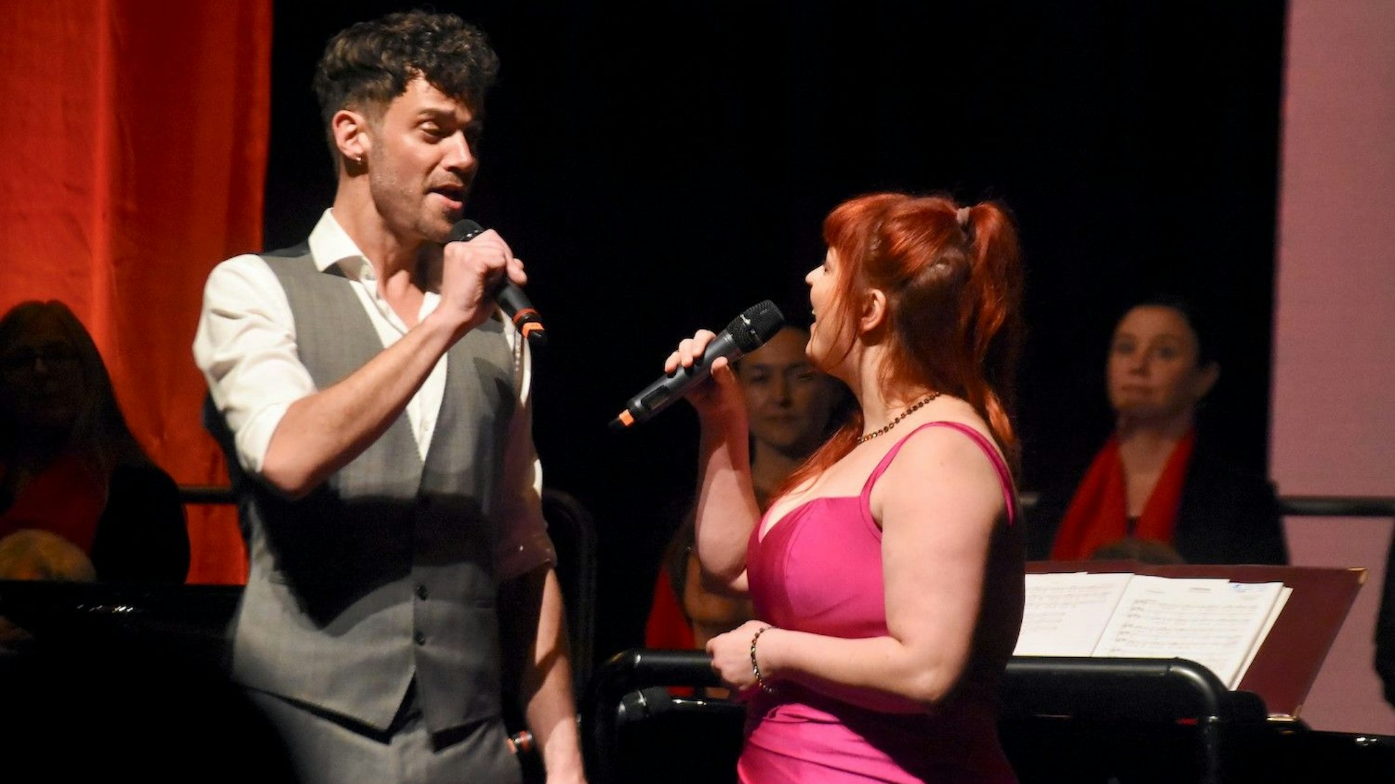 Sebastian Hartgenbusch und Juliane Bischoff als Gäste beim Frauenchor.