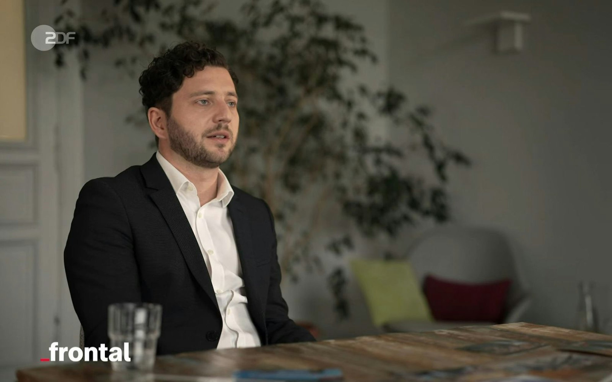 Grünen-Chef Felix Banaszak hat erkannt: „Die Leute finden die Grünen einfach total doof.“ (Bild: ZDF)
