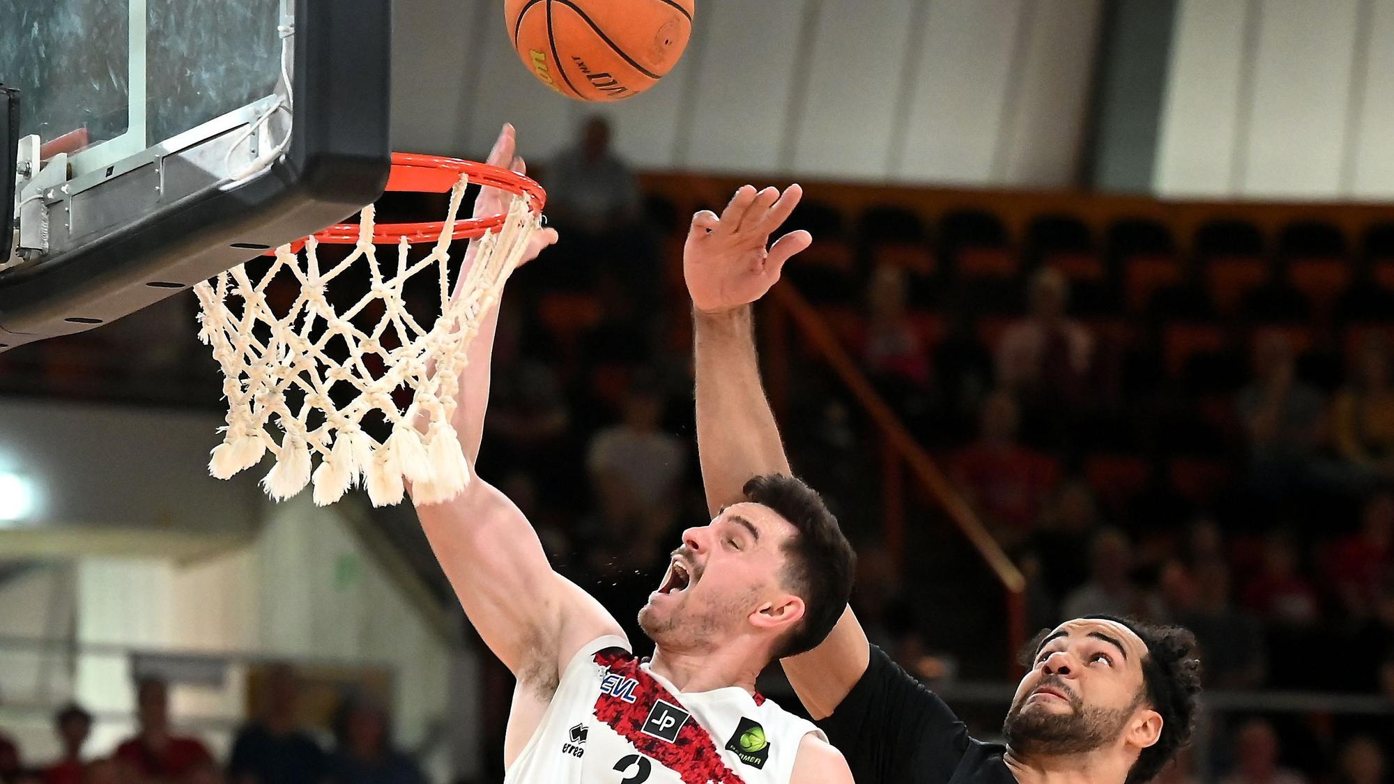 10.05.2025, Basketball-Bayer Giants-Lok Bernau
links: Luca Finn Kahl (Bayer)
Foto: Uli Herhaus
