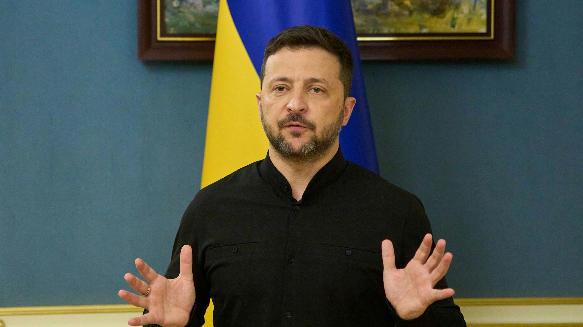 19.05.2025, Ukraine, Kiew: Der ukrainische Präsident Volodymyr Zelenskyy spricht während eines Pressebriefings. Foto: Efrem Lukatsky/AP/dpa +++ dpa-Bildfunk +++