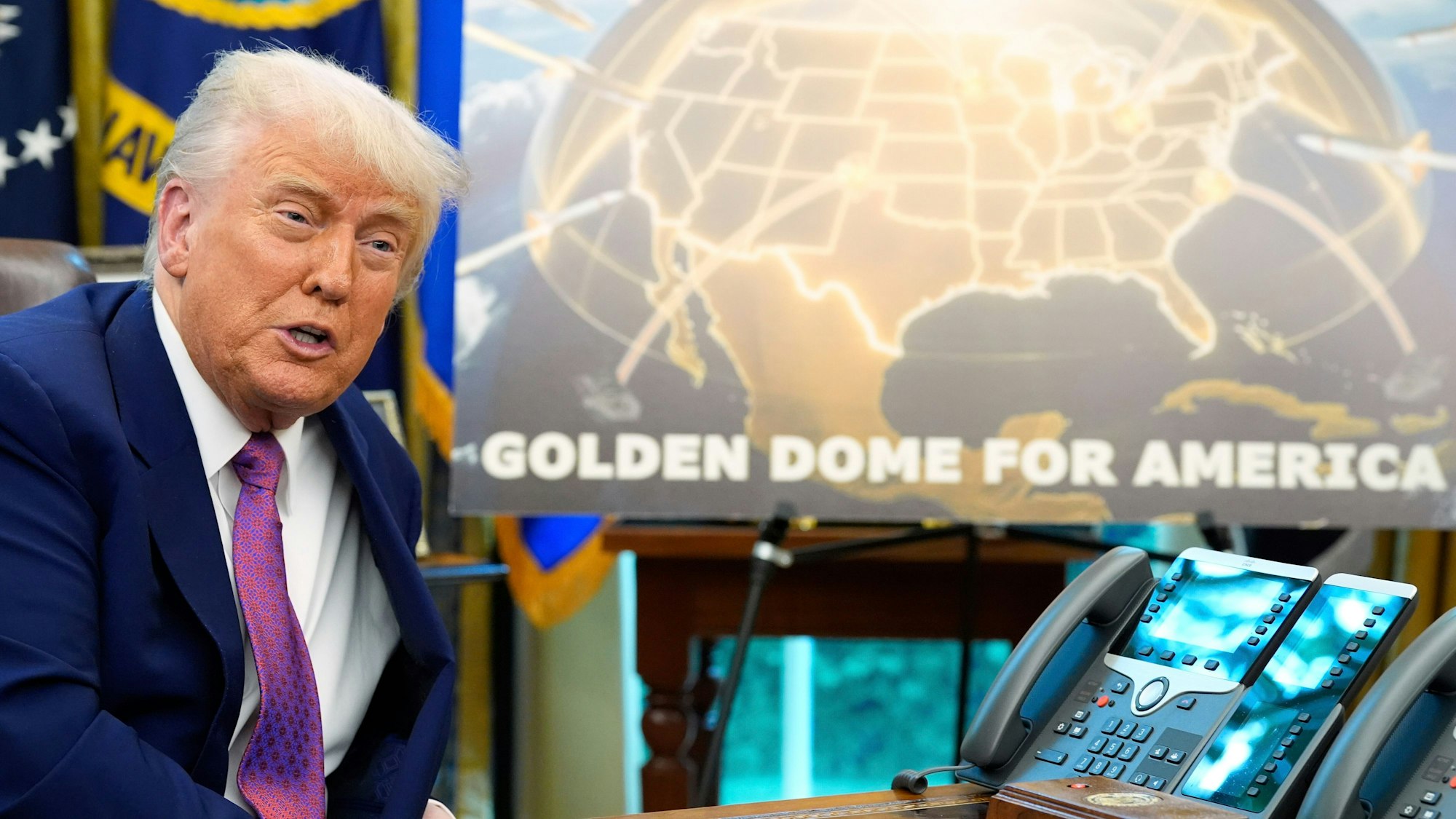 dpatopbilder - 20.05.2025, USA, Washington: US-Präsident Donald Trump spricht im Oval Office des Weißen Hauses. Foto: Alex Brandon/AP/dpa +++ dpa-Bildfunk +++