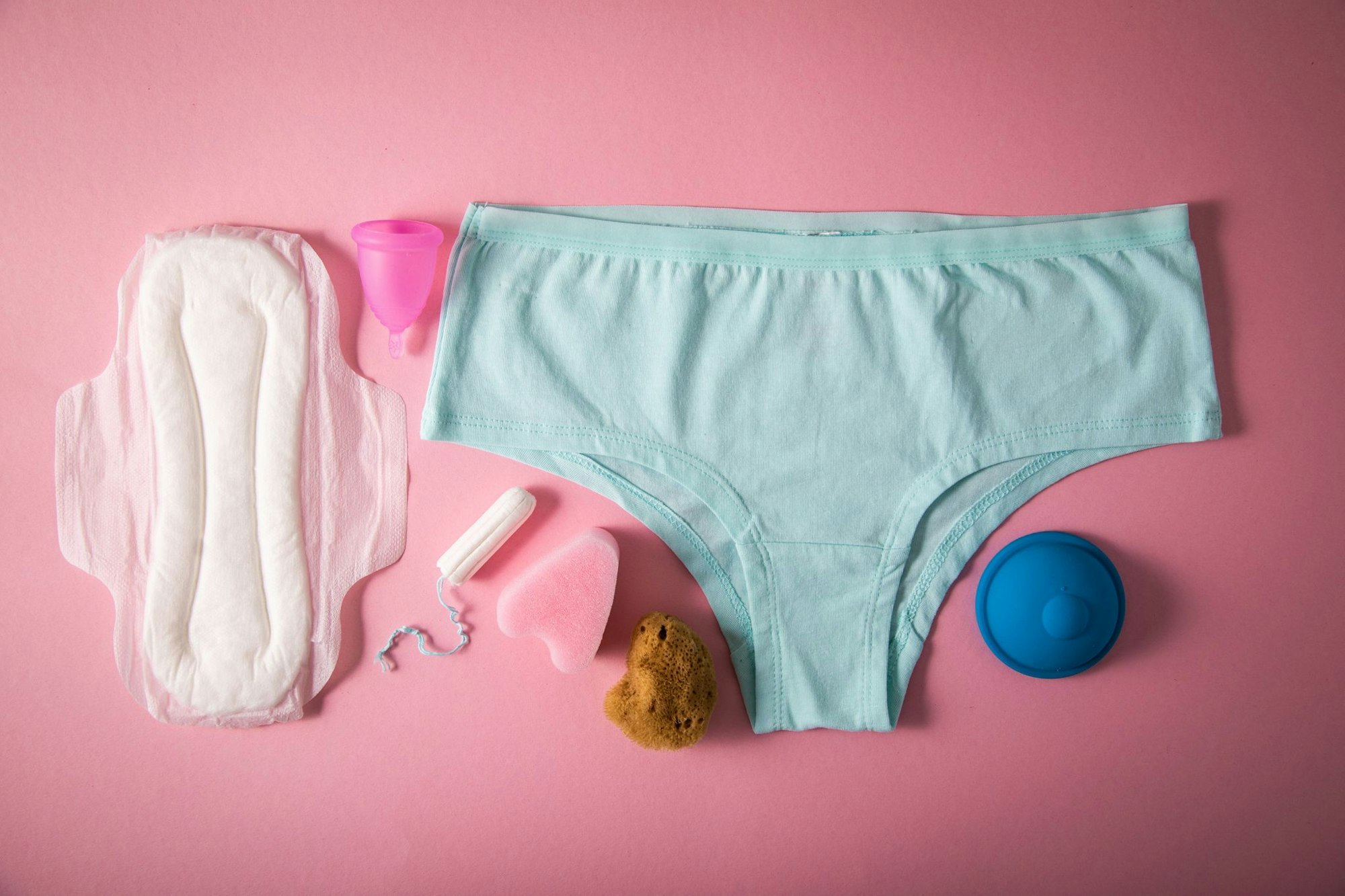 Binde, Slip, Schwamm, Tasse, Tampon: Die Auswahl an Periodenprodukten wird immer größer. Und es gibt immer mehr nachhaltigere Optionen.